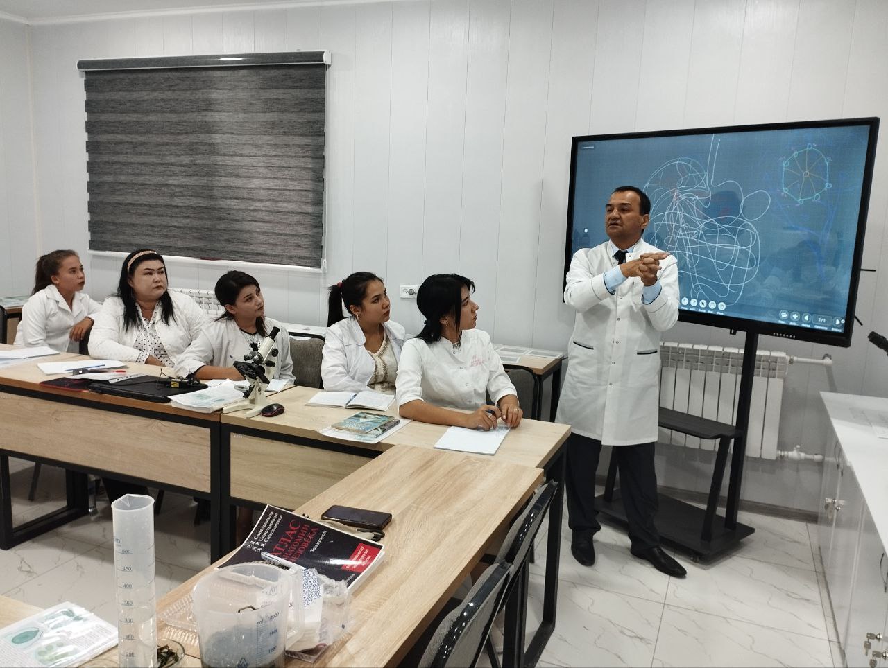 Navoiy Innovatsiyalar universitetida ochiq laboratoriya darsi