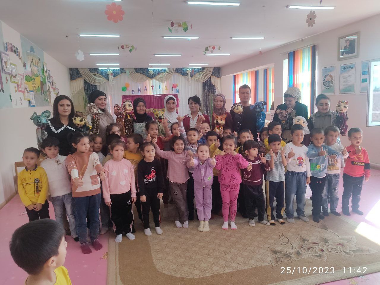 NIU talabalari Karmana tumani 1-davlat maktabgacha ta'lim tashkilotida.