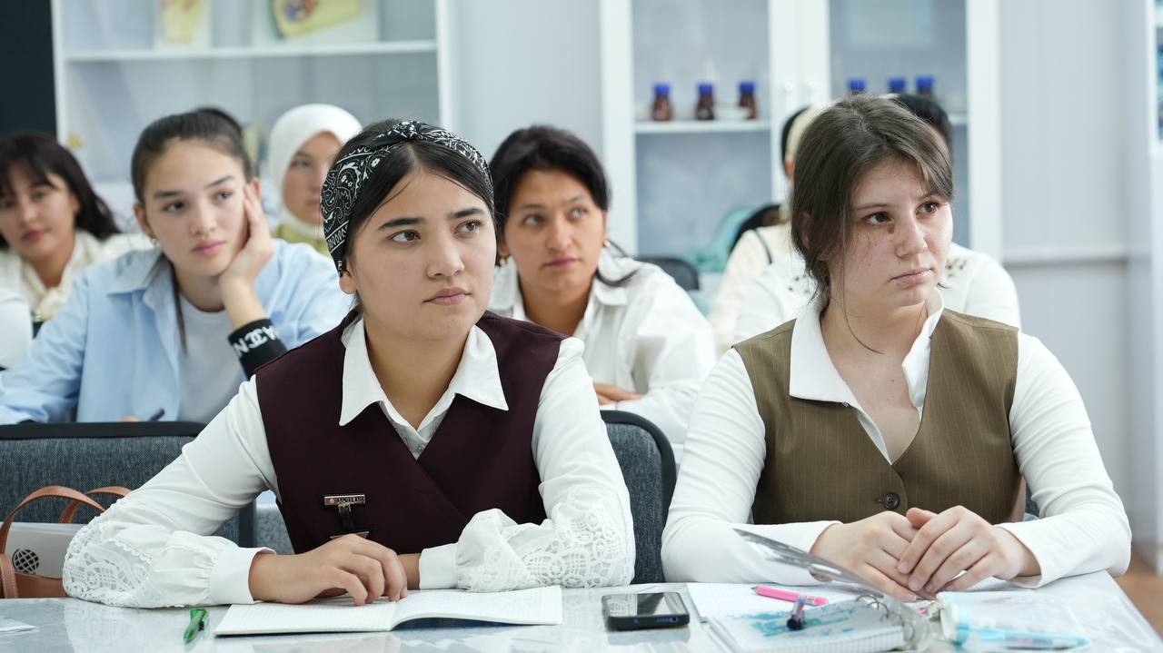 Navoiy innovatsiyalar universitetida dars jarayonlaridan lavhalar!
