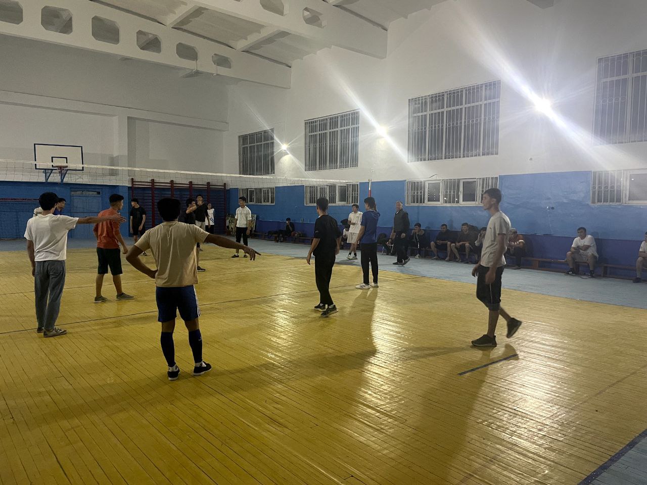 🏐 Sport kuni davom etmoqda. Navoiy innovatsiyalar universitetida 1-bosqichga qabul qilingan talaba o'smirlar o'rtasida sportning "Voleybol" turidan musobaqa tashkil qilindi.