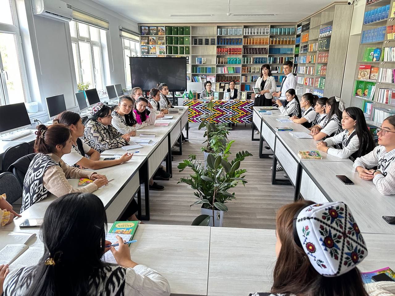 📚 Navoiy innovatsiyalar universiteti “Mutolaa va mushoira” klubining navbatdagi uchrashuvi bo‘lib o‘tdi.