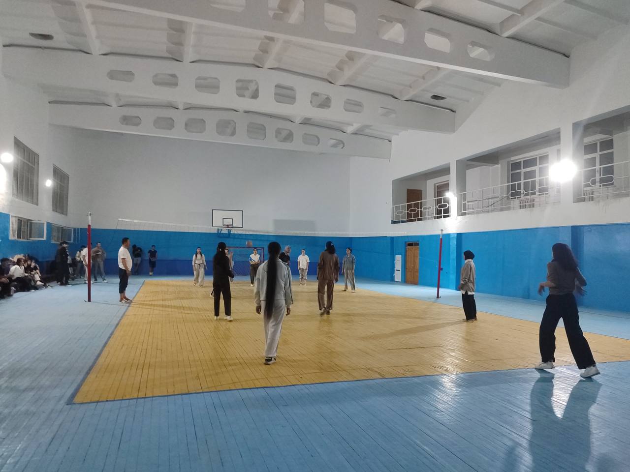🏐 Navoiy Innovatsiyalar Universitetida voleybol mashg‘ulotlari davom etmoqda!